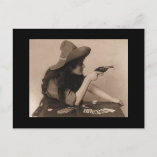 Vintage-Cowgirl mit Pistole Postkarte