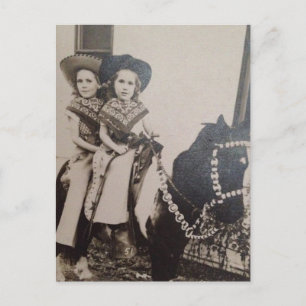VINTAGE COWGIRLS KLEINE MÄDCHEN AUF PONY POSTKARTE