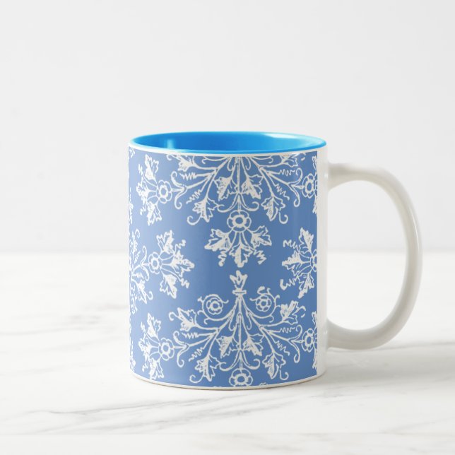 Vintage Daisy Damask Etwas Weiß auf blauer Tasse (Rechts)