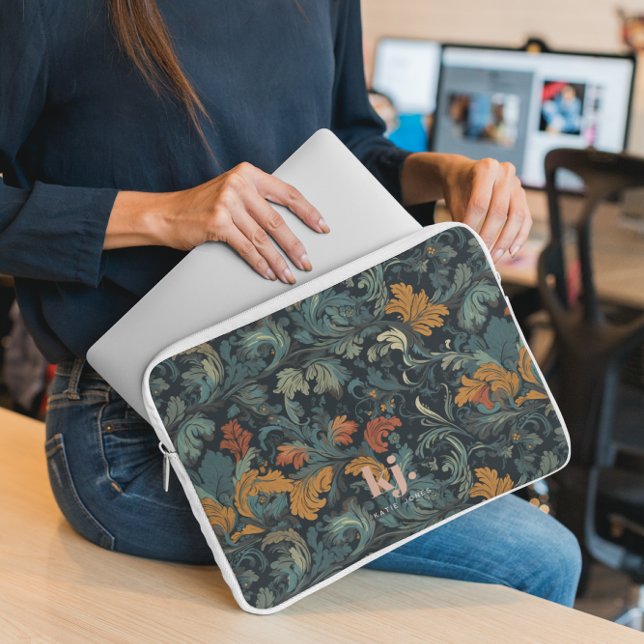 Vintage Damask Monogram Laptop Sleeve (Von Creator hochgeladen)