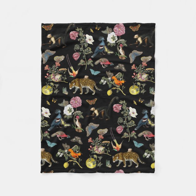 Vintage Dark Botanical Wild Animals in Forest Fleecedecke (Vorderseite)