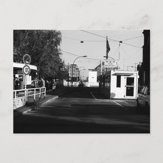 Vintage deutsche Grenzposten Ost-West-Berlin Postkarte (Vorderseite)