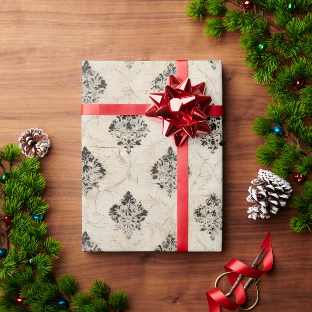 Vintage Distressed Black Damask Beige Background Geschenkpapier (Feiertagsgeschenk)