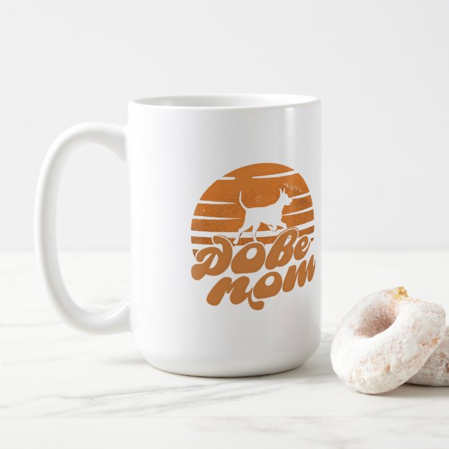 Vintage Dobe Mom Sunset Dog Art Kaffeetasse (Mit Donut)