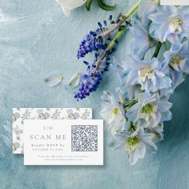 Vintage Dusty Blue Monogram QR Code Wedding RSVP Begleitkarte (Easily personalize this QR code enclosure card to coordinate with our delphinium invitations!)