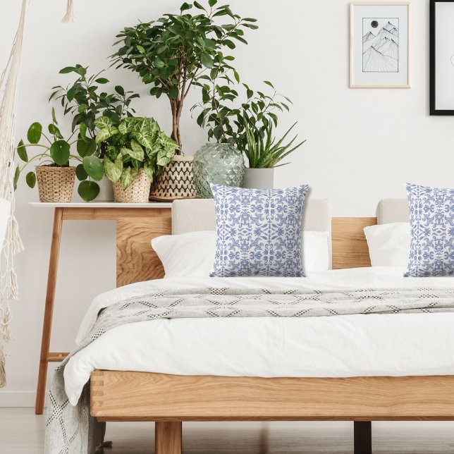 Vintage Dusty Blue und White Gemustert Kissen (Von Creator hochgeladen)