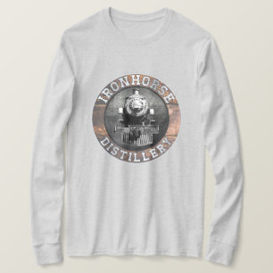 Vintage Eisenpferdestillerie in Holz und Metall T-Shirt