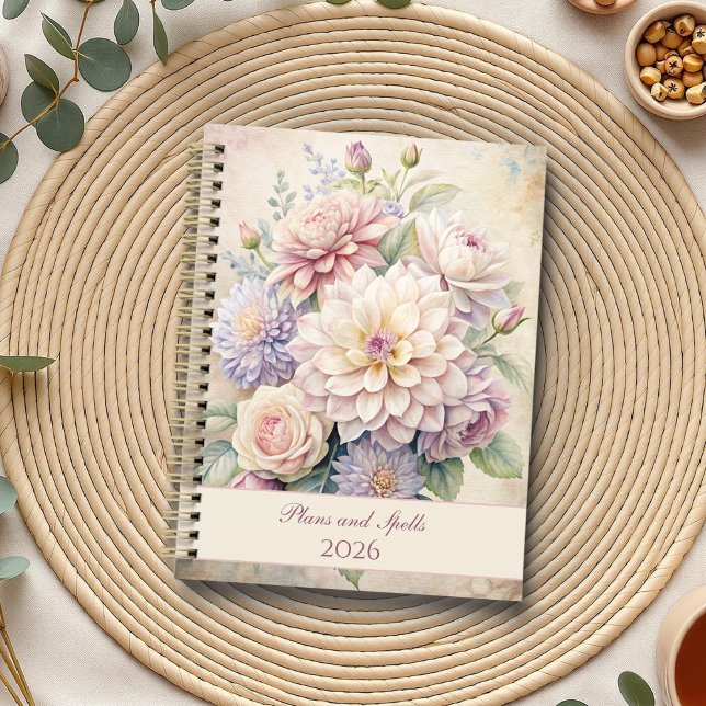 Vintage Elegante Pastel-Blume Planer (Vintage Elegant Pastel Flowers Planner on a boho table with botanicals and a cup of tea.)