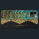 Vintage Elegante Pfauenfeathers Barockischer Rokok Case-Mate iPhone Hülle<br><div class="desc">Vintage Elegant Peacock Feathers Barock Rokoko Design.  Das exquisite Foto eines geschlossenen Pfauenschnecken-Schwanzes wird mit einem barocken Rokoko-Rollstuhl-Design in Gold-Glitzer-Look gepaart.  Schwarzer Hintergrund.  Copyright,  Audrey Jeanne Roberts,  Künstler und Designer.</div>