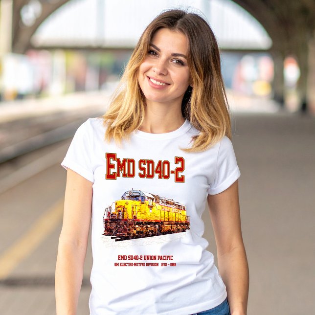 Vintage EMD SD40-2 Diesellokomotive. T-Shirt (Vintage EMD SD40-2 Diesel Locomotive. Womens Basic T-Shirt)