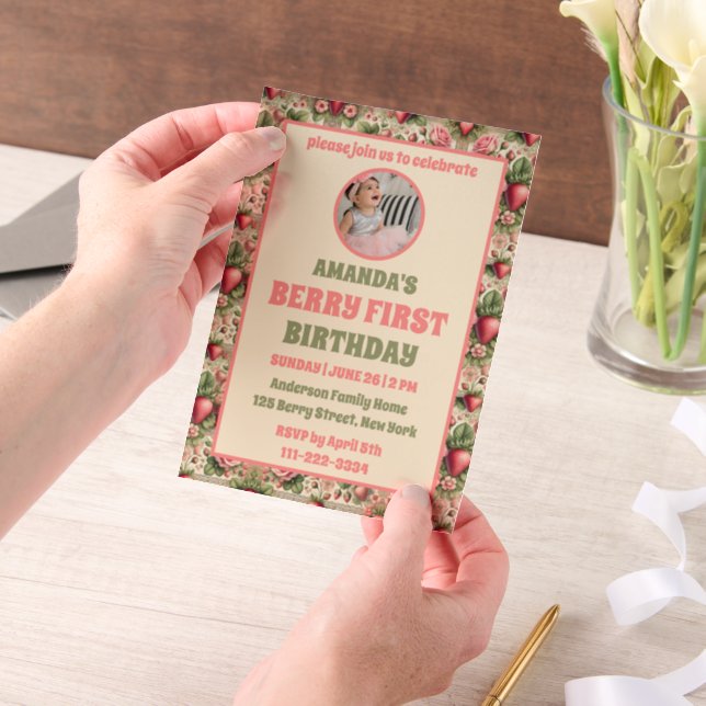 Vintage Erdbeere 1. Geburtstag Party Foto (Handgehalten)