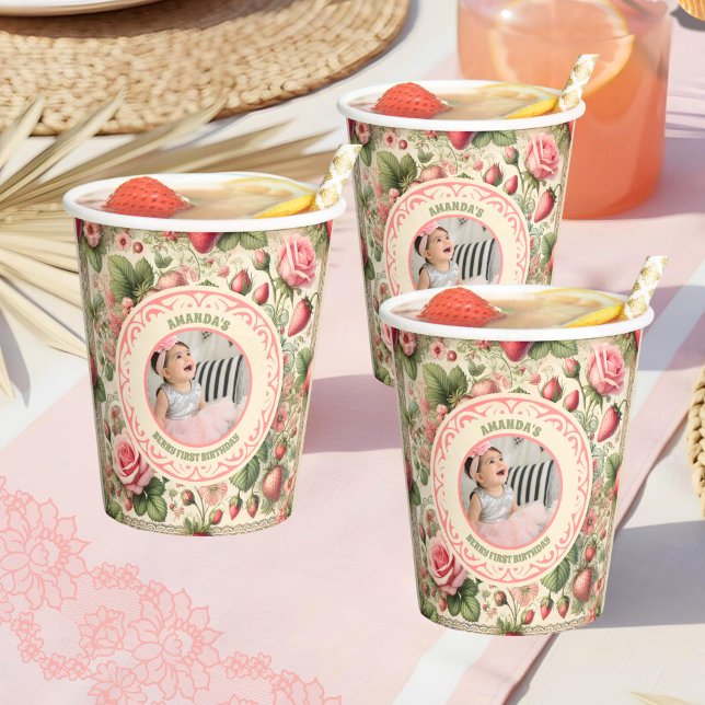 Vintage Erdbeere 1. Geburtstag Party Foto Pappbecher (Von Creator hochgeladen)