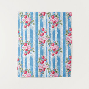 Vintage Erdbeeren und Blüten auf blauen Streifen Wandteppich