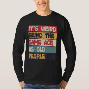 Vintage Es ist seltsam, genauso alt zu sein wie al T-Shirt