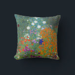 Vintage farbenfrohe Blume im Garten | Gustav Klimt Kissen<br><div class="desc">Mit seinem lebhaften und farbenfrohen Blumendesign bringt dieses Kissen eine Touch der Eleganz der Natur in Ihren Raum. Die Vintag inspiriert Ästhetik verleiht dem Hotel einen nostalgischen und zeitlosen Charme und ist somit ideal für alle, die eine klassische und künstlerische Dekoration schätzen. Mit diesem Meisterwerk von Gustav Klimt erheben Sie...</div>