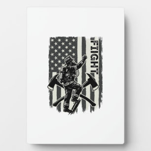 Vintage-Feuerwehrmann-Flagge-Kampf-Shirt-Design_1 Fotoplatte