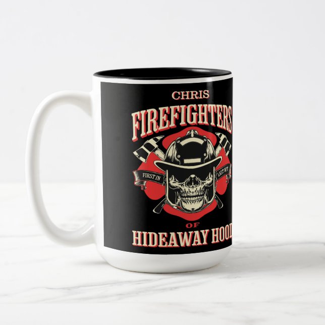 Vintage Feuerwehrmänner von Hideaway Hood Zweifarbige Tasse (Links)