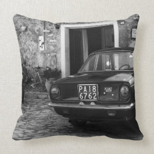 Vintage-FIAT-Auto in Italien in Monochrom Kissen