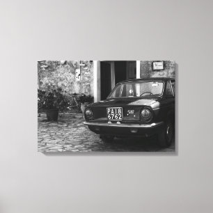 Vintage-FIAT-Auto in Italien in Monochrom Leinwanddruck