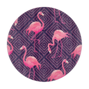 Vintage Flamingos, lila geometrischer Hintergrund. Schneidebrett