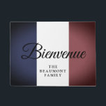 Vintage französische Flagge - Gastfreundschaft Fußmatte<br><div class="desc">Vintage französische Flagge von Frankreich individuelle Begrüßungstür Matte mit Familiennamen. Machen Sie Ihre eigene personalisierte Tür für neue Häuser, Restaurant, Hotel, Business, Büro, Unternehmen, Shop, Pub, Bar, Café, Party etc. Fügen Sie Ihre eigene Willkommensnachricht, Familiennamen, Monogramm, Shop-Namen oder lustiges Zitat hinzu. Niedliche Wohngestaltung Geschenkidee für die Hauswärmung oder Wiedersehen zum...</div>