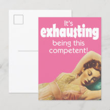 Vintage Frau, die sich auf der Postkarte zurückhäl