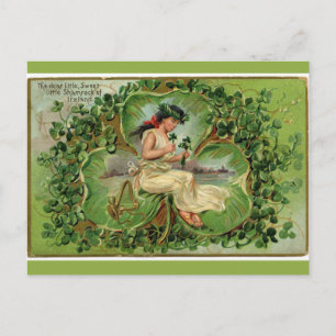 Vintage Frau in riesigem Kleeblatt Postkarte