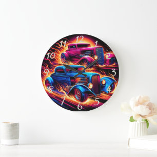 Vintage frisierte Autos, die unter einem feurigen  Große Wanduhr