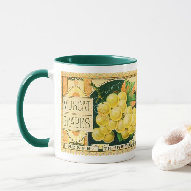 Vintage-Fruchtkisten-Etikettenkunst, Muskat-Traube Tasse (Mit Donut)