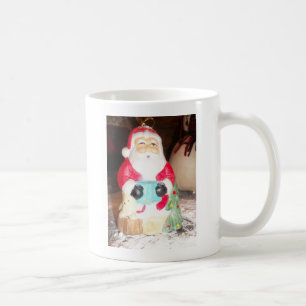 Vintage Fun Santa mit Schnee-Kunstprint Tasse