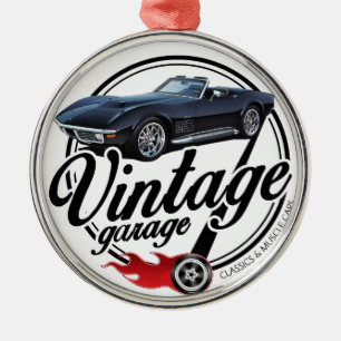 Vintage Garage mit schwarzer Corvette Silbernes Ornament
