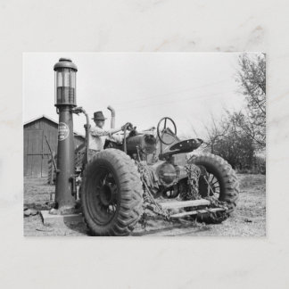 Vintage Gaspumpe auf dem Bauernhof in den 40er Jah Postkarte