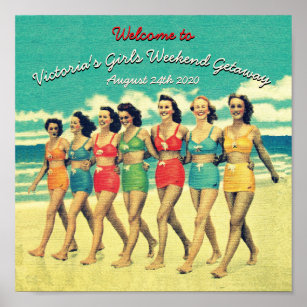 Vintage Girls laufen den Strand hinunter Poster