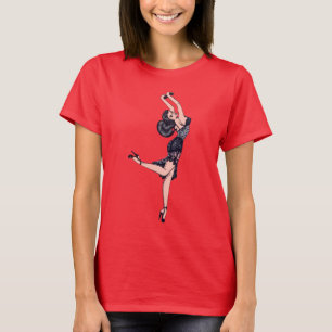Vintage-Glamour-Girl, braunhaarige Sexbombe in Unt T-Shirt