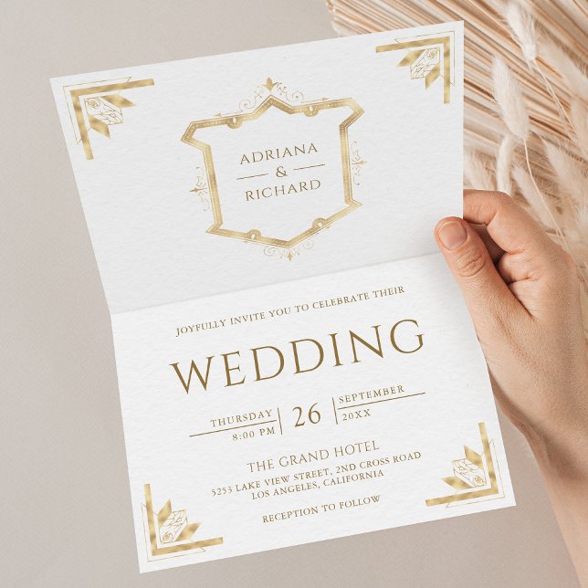 Vintage Gold Crest QR Code White Wedding Einladung (Von Creator hochgeladen)