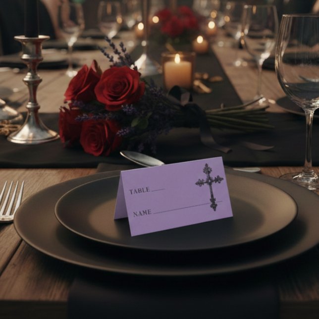 Vintage Gothic Black Toile Cross Purple Wedding Platzkarte (Von Creator hochgeladen)