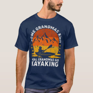 Vintage Grandmas Strick Grandmas Go Kayaki T-Shirt