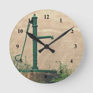 Vintage Green Water Pump Photo Runde Wanduhr