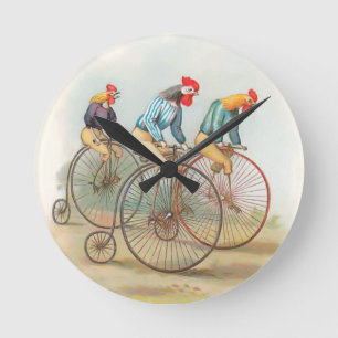 Vintage Hähne auf Fahrrädern Runde Wanduhr