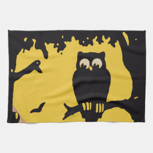 Vintage Halloween, gruseliger Uhu im Baum mit Mond Geschirrtuch