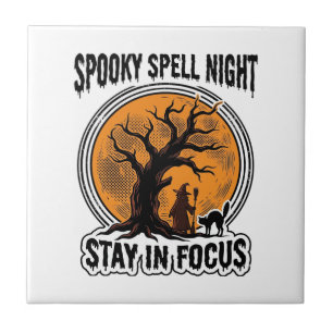 Vintage-Halloween-Hexenbaum und Grafik einer schwa Fliese
