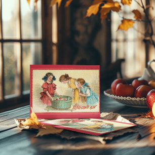 Vintage-Halloween-Mädchen beim Apfel-Tauchen Karte
