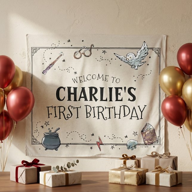 Vintage Harry Potter Erster Geburtstag Wandteppich (Simulated banner on wall)