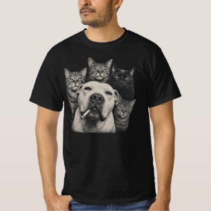 Vintage harter Hund mit Zigarette und mürrischen K T-Shirt