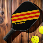 Vintage Hauptstadt Stadtstreifen mit Namen Pickleball Schläger<br><div class="desc">Die Vintage Hauptstadt City Stripes mit Name Pickleball Paddle bringt eine Touch Retro-Charme auf den Hof mit seinem kühnen gestreiften Design und zeitlosen Anklang. Dieses Paddel vereint Stil und Persönlichkeit und bietet die Möglichkeit, es mit einem Namen zu versehen. Es ist somit eine hervorragende Wahl für Spieler, die eine einzigartige...</div>