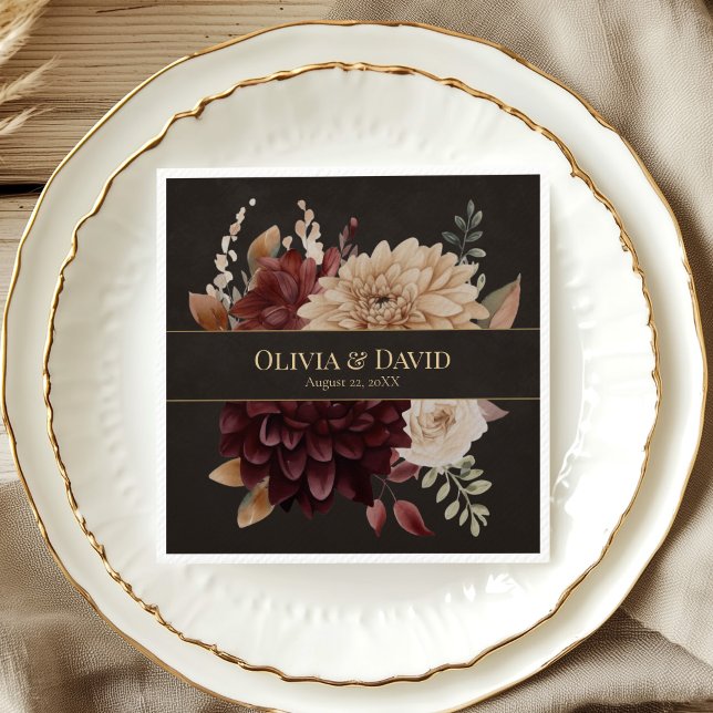 Vintage Hexen-Blumen-Hochzeitsserviette Serviette (Vintage Witchy Floral Wedding Napkin on an elegant rustic wedding table)