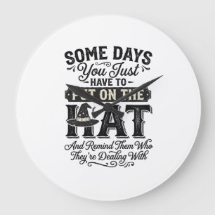 Vintage Hexenhut Lustige Halloween-Typografie-Desi Große Wanduhr