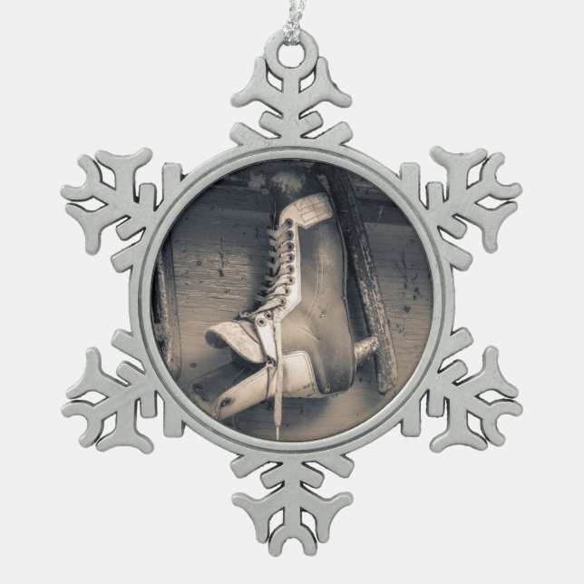 Vintage Hockey-Skate Schneeflocken Zinn-Ornament (Vorderseite)