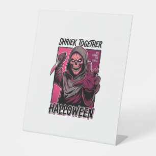 Vintage-Horror-Shirt mit graviertem Slasher-Hallow Sockelschild