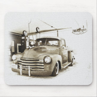 Vintage Hot Rod Pickup und Zapfsäulen Mousepad